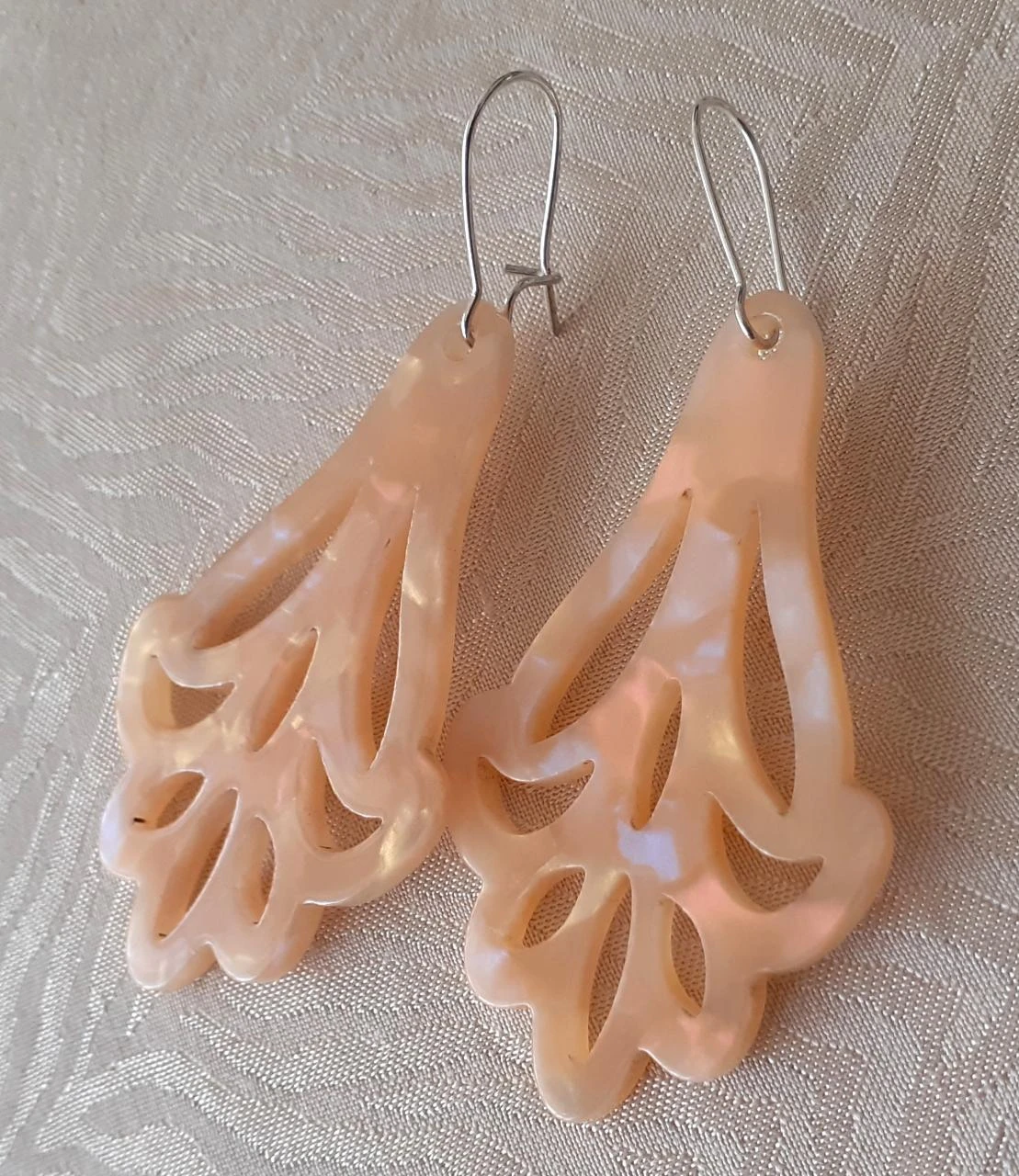oorbellen hangers ornament in hars met opaal effect